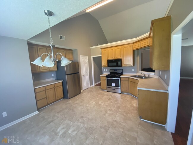 Building Photo - 5751 Colonnade Dr
