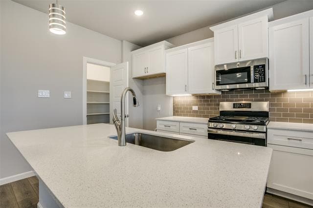 Building Photo - 5450 Ridgeway Dr