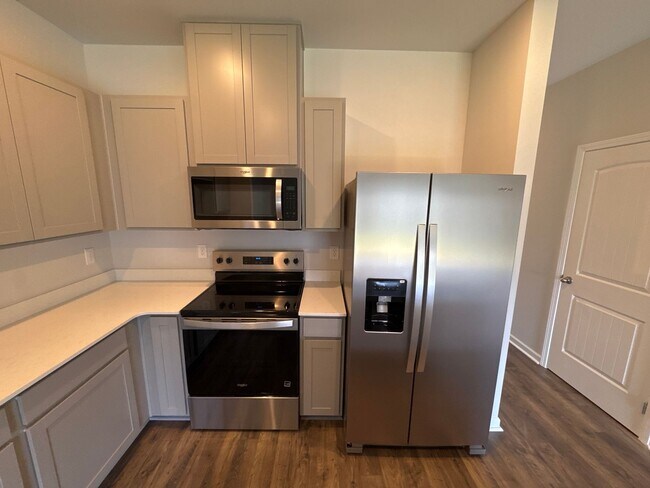Building Photo - $500 Move-In Incentive for May Move-In!