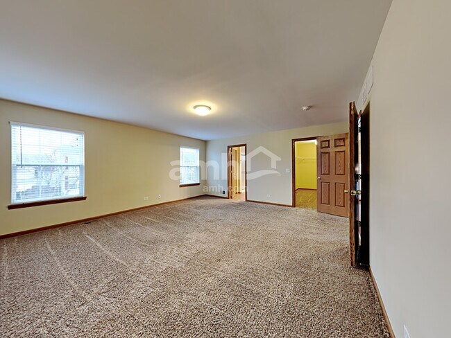 Building Photo - 255 Springwood Dr