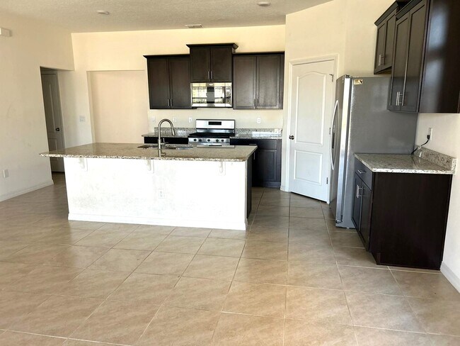 Building Photo - 7604 Oakmoss Loop