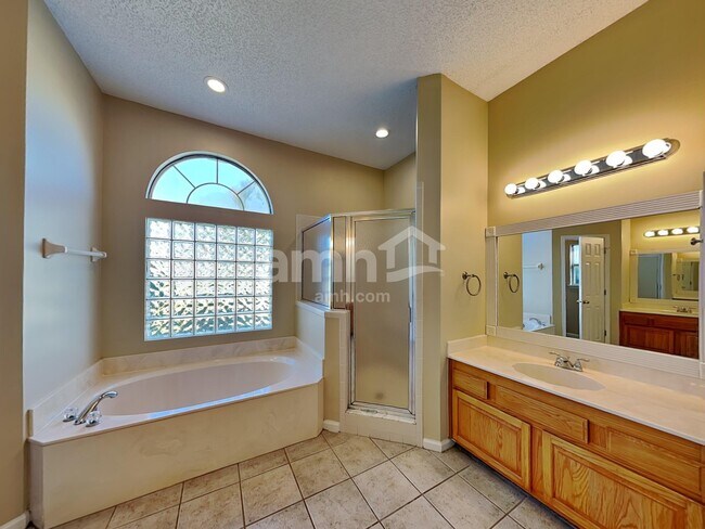 Building Photo - 357 Maplewood Dr