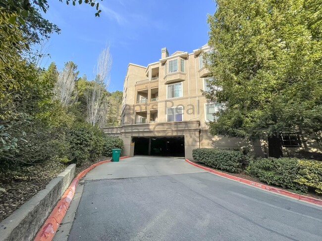 Building Photo - 260 Caldecott Ln