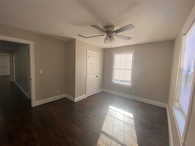 Building Photo - 201 Mesquite St