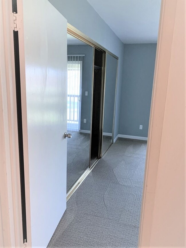 Building Photo - Lovely 2 bedroom PUD in the E Section of R...