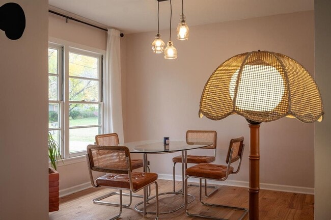 Building Photo - 503 Provines Dr