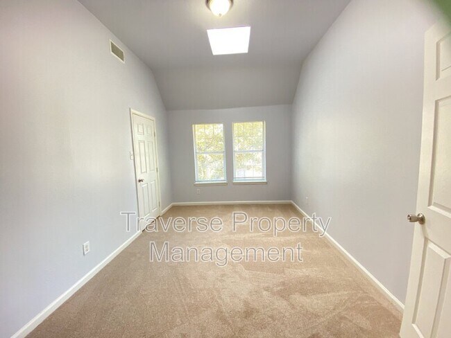 Building Photo - 903 Freshwood Ct