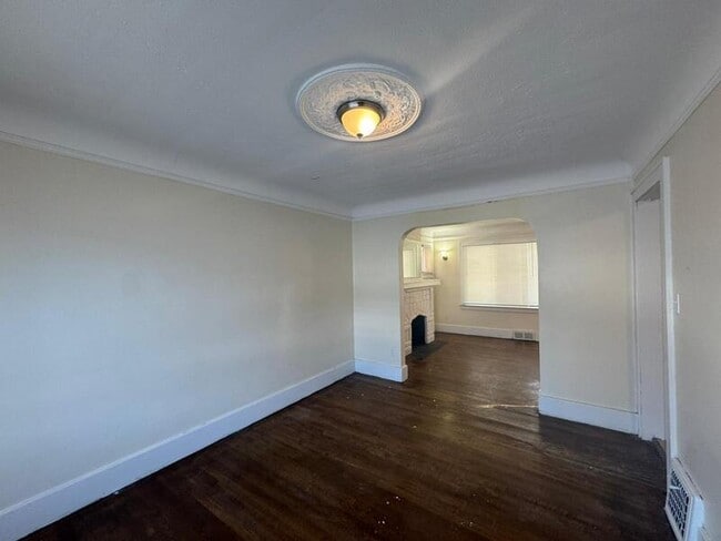 Building Photo - 15381 Stansbury Ave