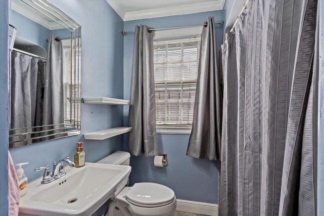 Building Photo - 3132 Carnes Ave