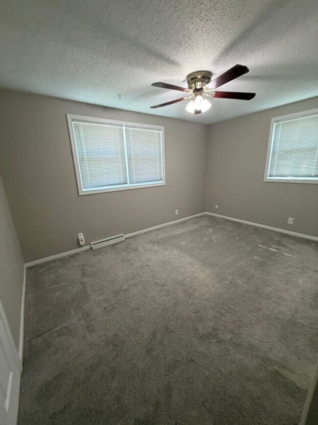 Building Photo - Central Davenport 4 Bedroom House