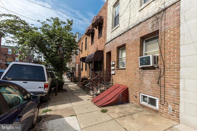 Building Photo - 1528 S 10th St