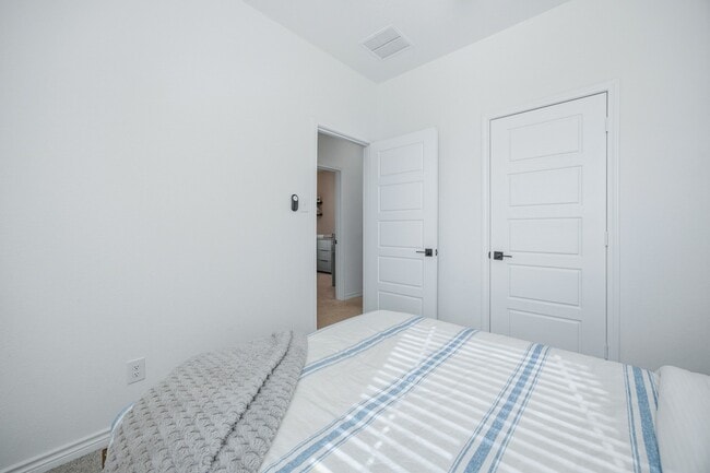 Building Photo - 15307 Oceanus Dr