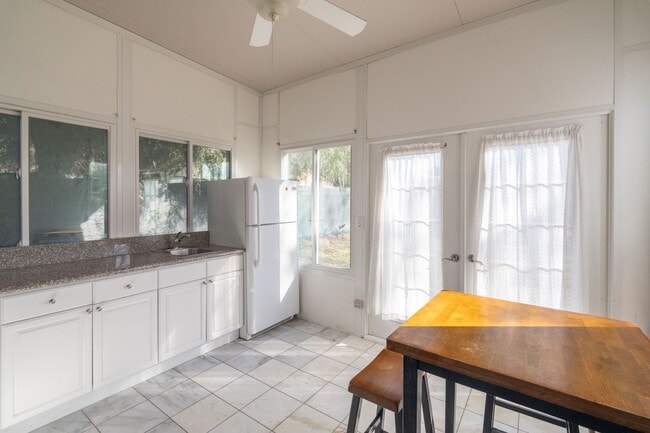 Building Photo - 1410 Encino Ave