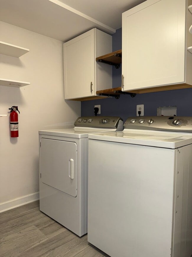 Building Photo - Large, Luxurious 2 Bedroom 2 Bath at Parks...