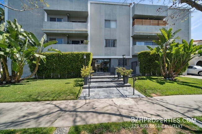 Building Photo - 956 Croft Ave