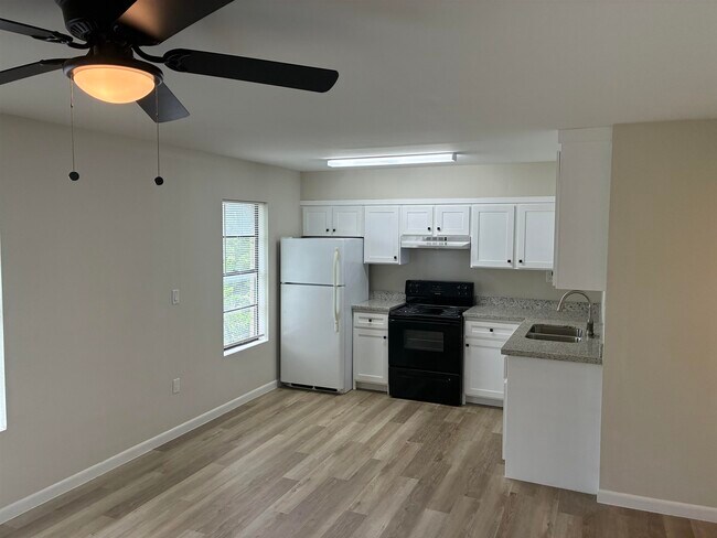 Building Photo - 705 Bustamante St
