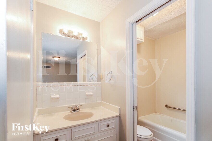 Building Photo - 3854 Waterfall Dr