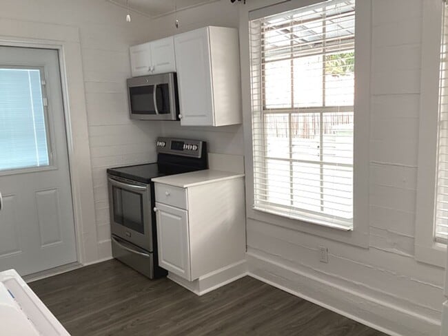 Building Photo - Old Town Location - 1 bed / 1 bath Apartment