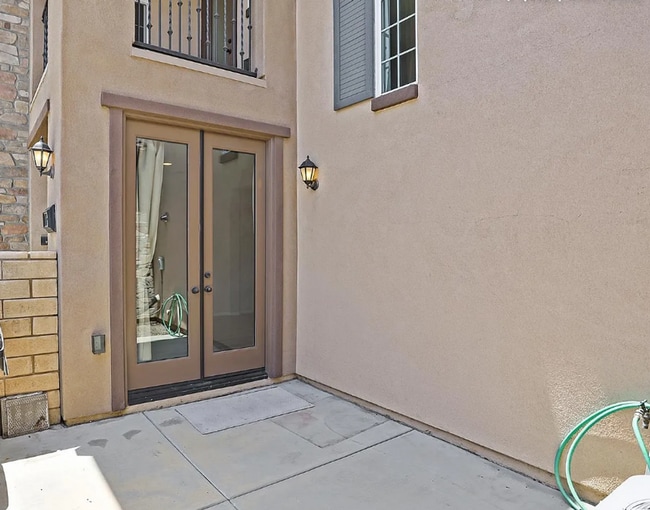 Building Photo - This gorgeous 3-bedroom, 3.5 bath townhome...