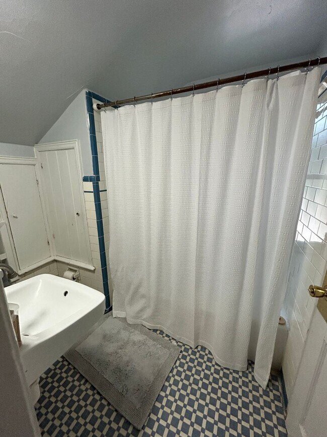 Building Photo - Air B & B