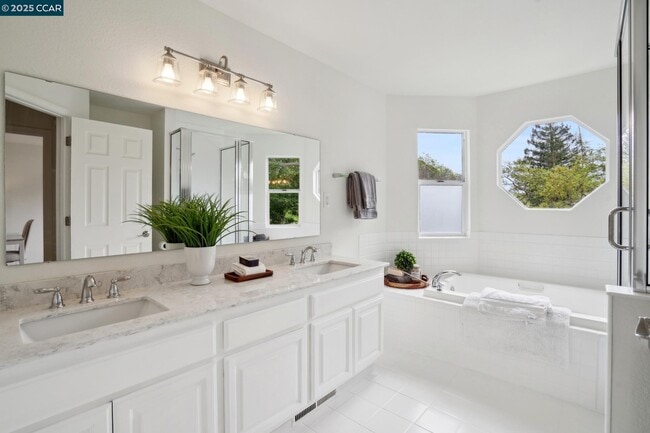 Building Photo - 3555 Old Mountain View Dr