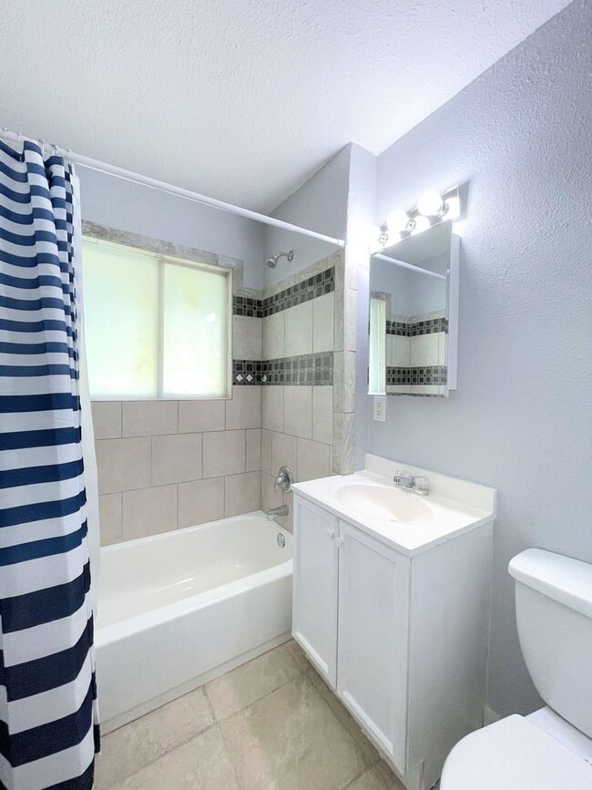 Building Photo - Charming 3 bedroom home in great location
