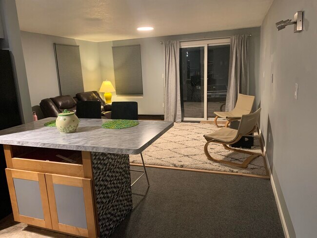 Primary Photo - 8 Plaza Village Rd