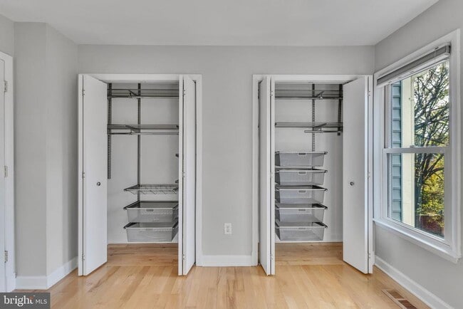 Building Photo - 6146 Brook Dr