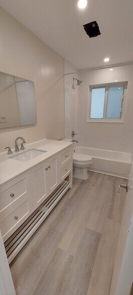 Bath 2 - 1235 SW 13th Cir