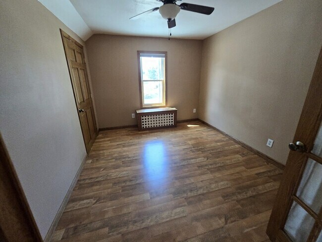 Building Photo - 422 W 17th Ave