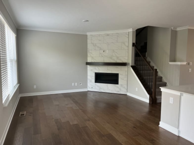 Building Photo - 677 Golborne St