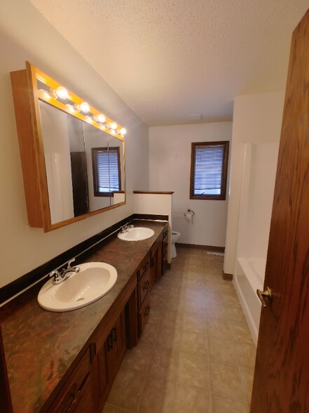 Building Photo - 506 N 11th St