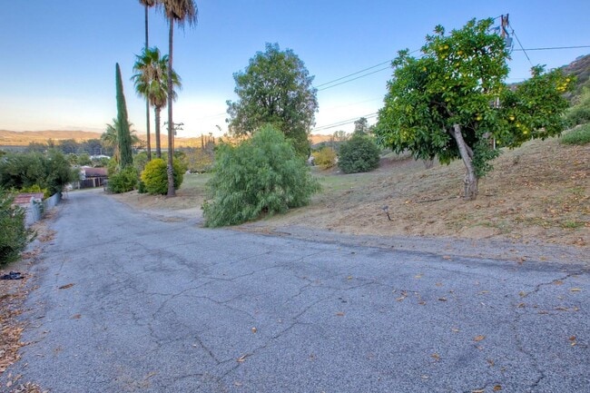 Building Photo - 18261 Sanders Dr