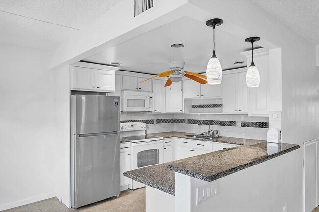 Building Photo - 2049 Hythe A