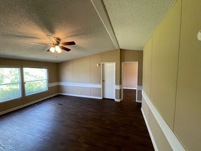 Building Photo - Nice three bedroom two bath modular home i...