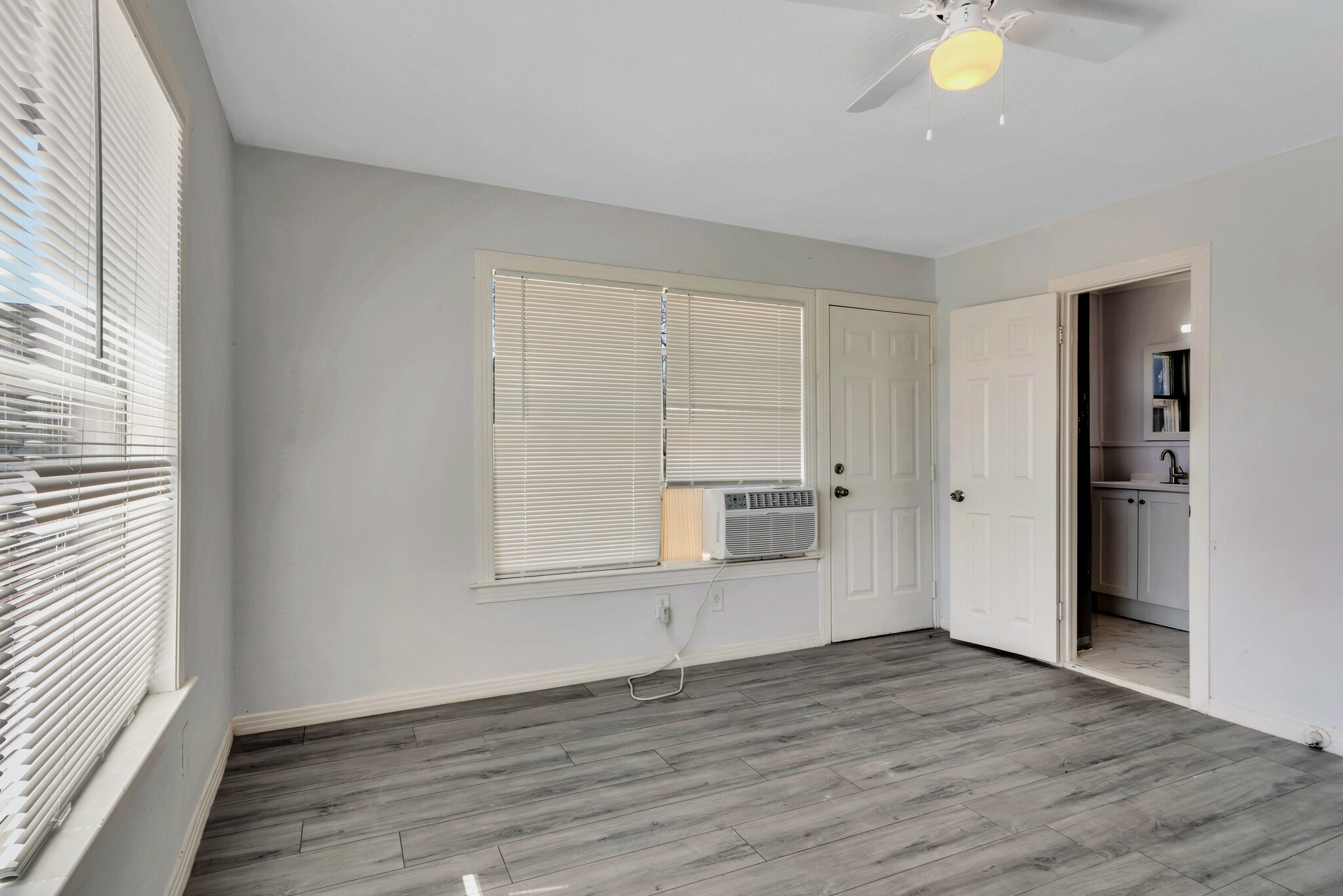 Building Photo - 305 N Robinson St