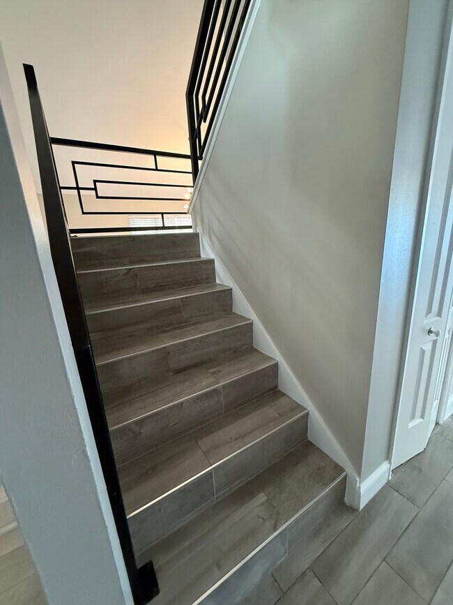 Building Photo - 621 Landings Pl