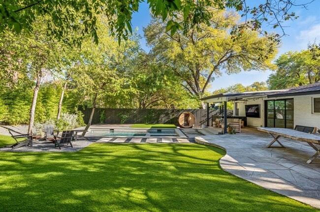 Primary Photo - 1604 Elmhurst Dr