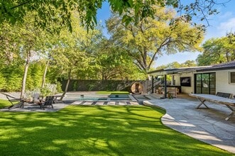 Building Photo - 1604 Elmhurst Dr