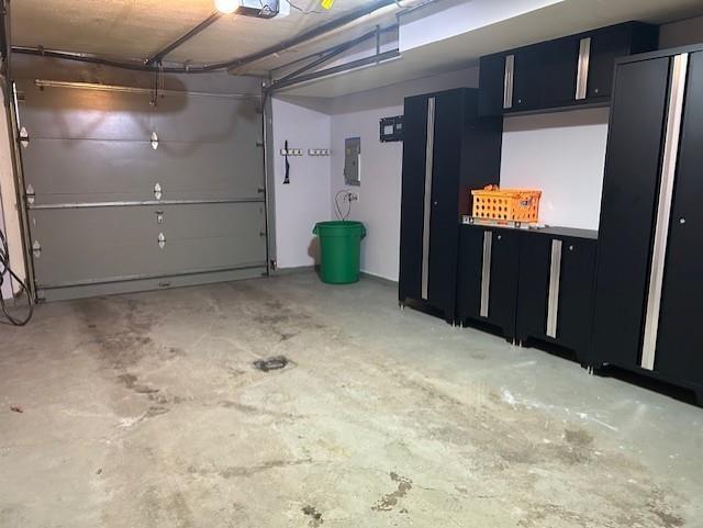 Building Photo - 1099d Riverside Dr