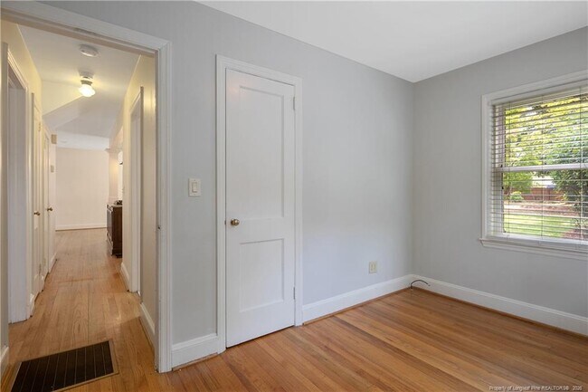Building Photo - 415 Vista Dr