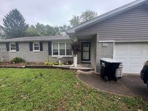 Building Photo - 303 E Broadmoor St