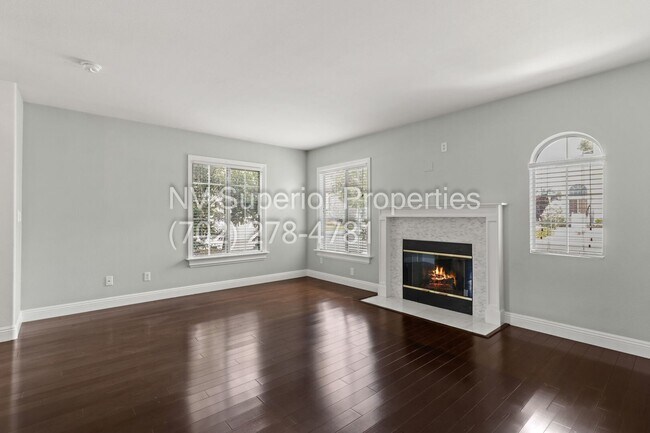 Building Photo - Henderson!! 3 Bedrooms!! 2 Car Garage!! Community Pool!! Spa!! Clubhouse!! Fitness Center