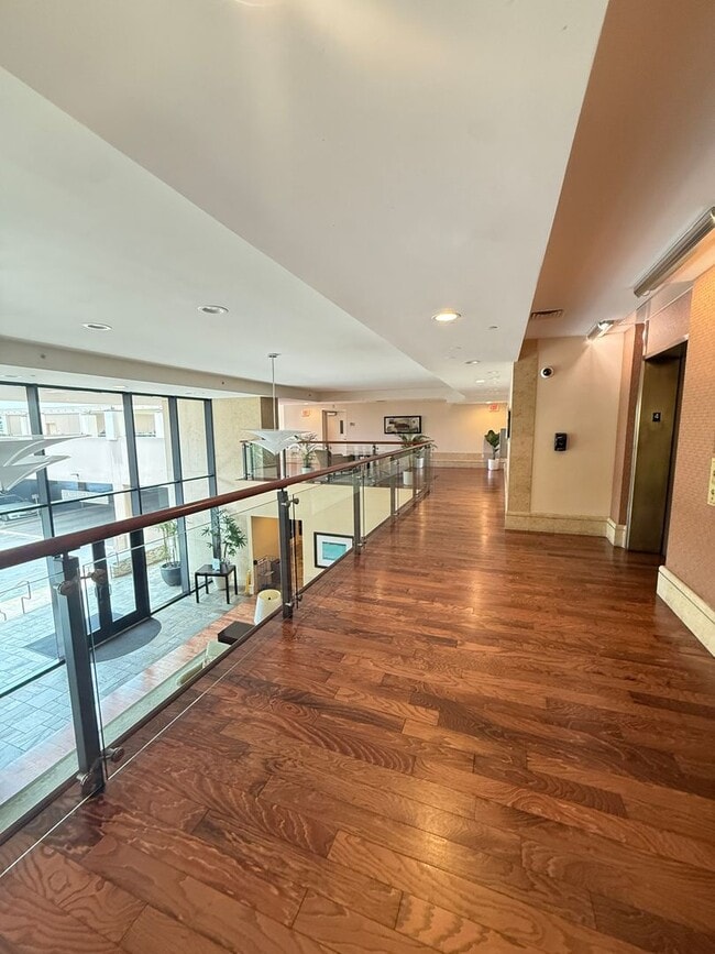 Building Photo - Kakaako, Ocean View, Amenities