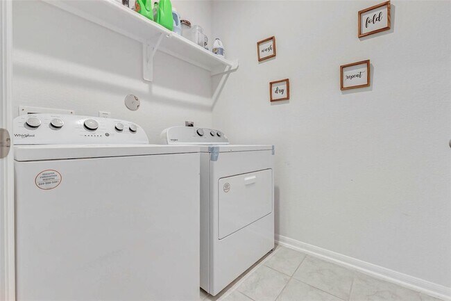 Building Photo - 15231 White Moss Dr