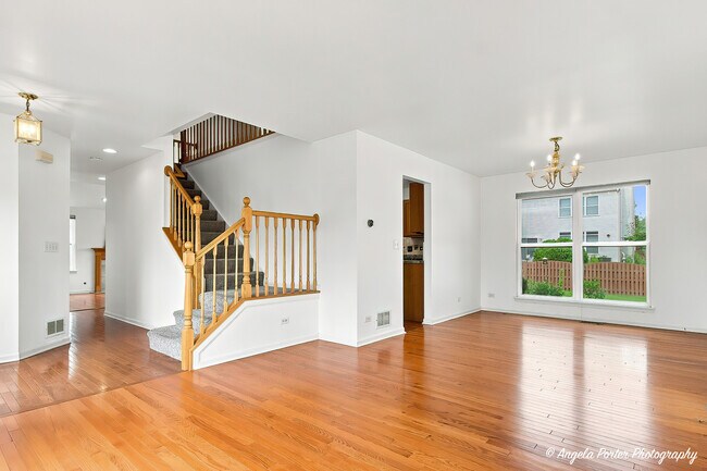 Building Photo - 10570 Wing Pointe Dr