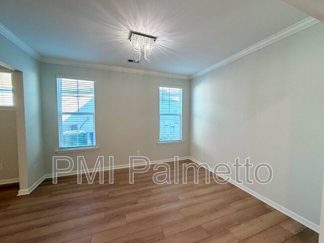 Building Photo - 456 Durwin Wy