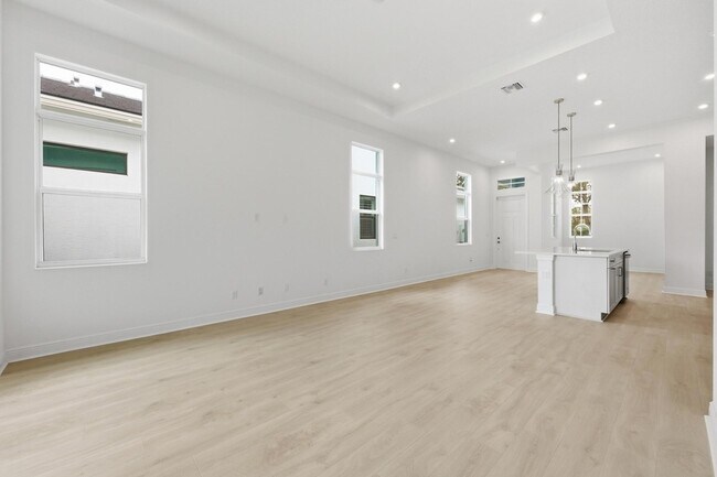 Building Photo - 140 SE Via Tirso