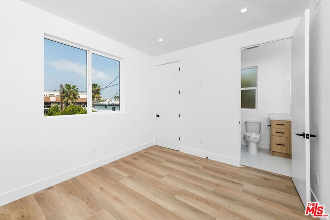 Building Photo - 4337 Dixie Canyon Ave