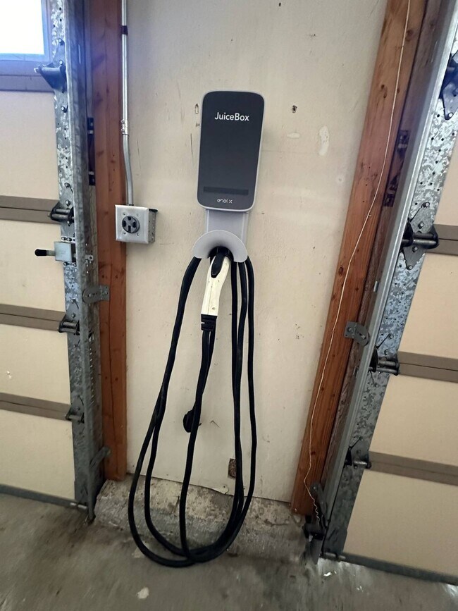 Building Photo - 3105 Apache Cir